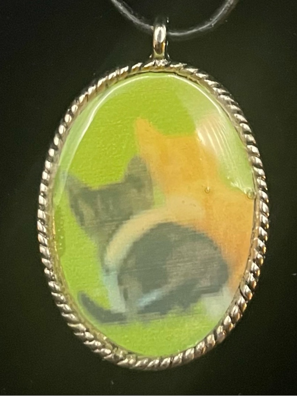 VTG Twin Kitten Oval Pendant Necklace Silvertone 18” 2” extender